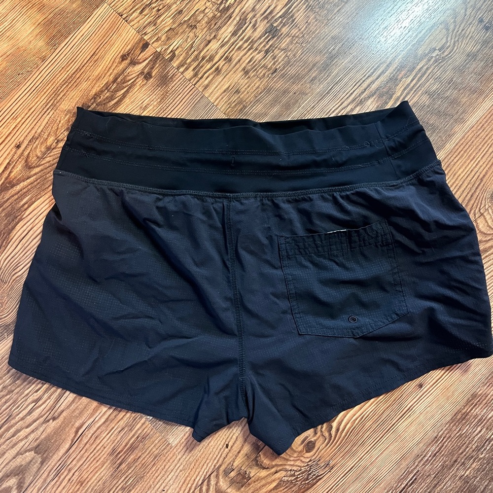 Vuori Women's Dark Athletic Shorts - Picture 3 of 4